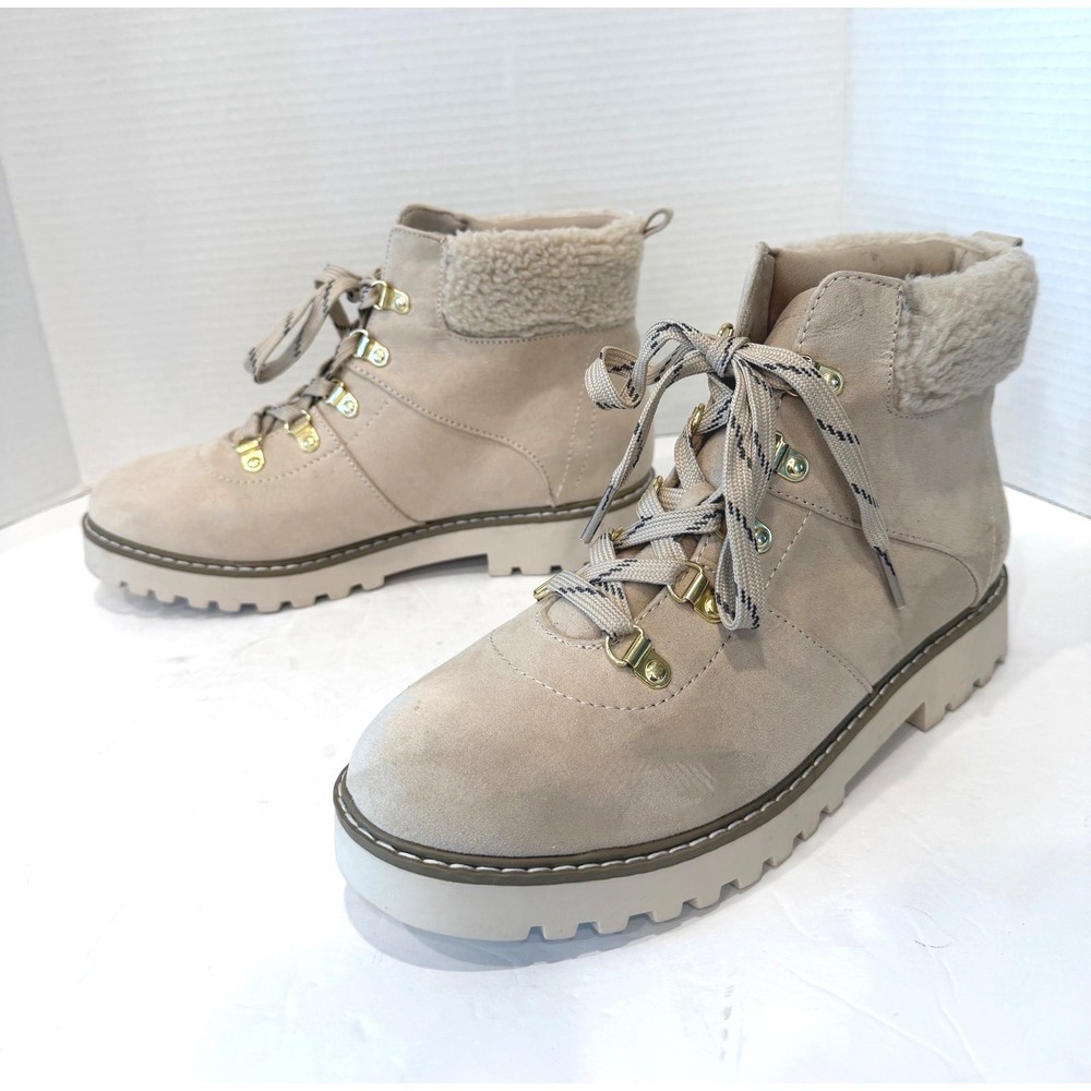 NWOT St John's Bay Shawna Cream Faux Fur Lace Up Lug‎ Sole Hiking Boots 9.5M